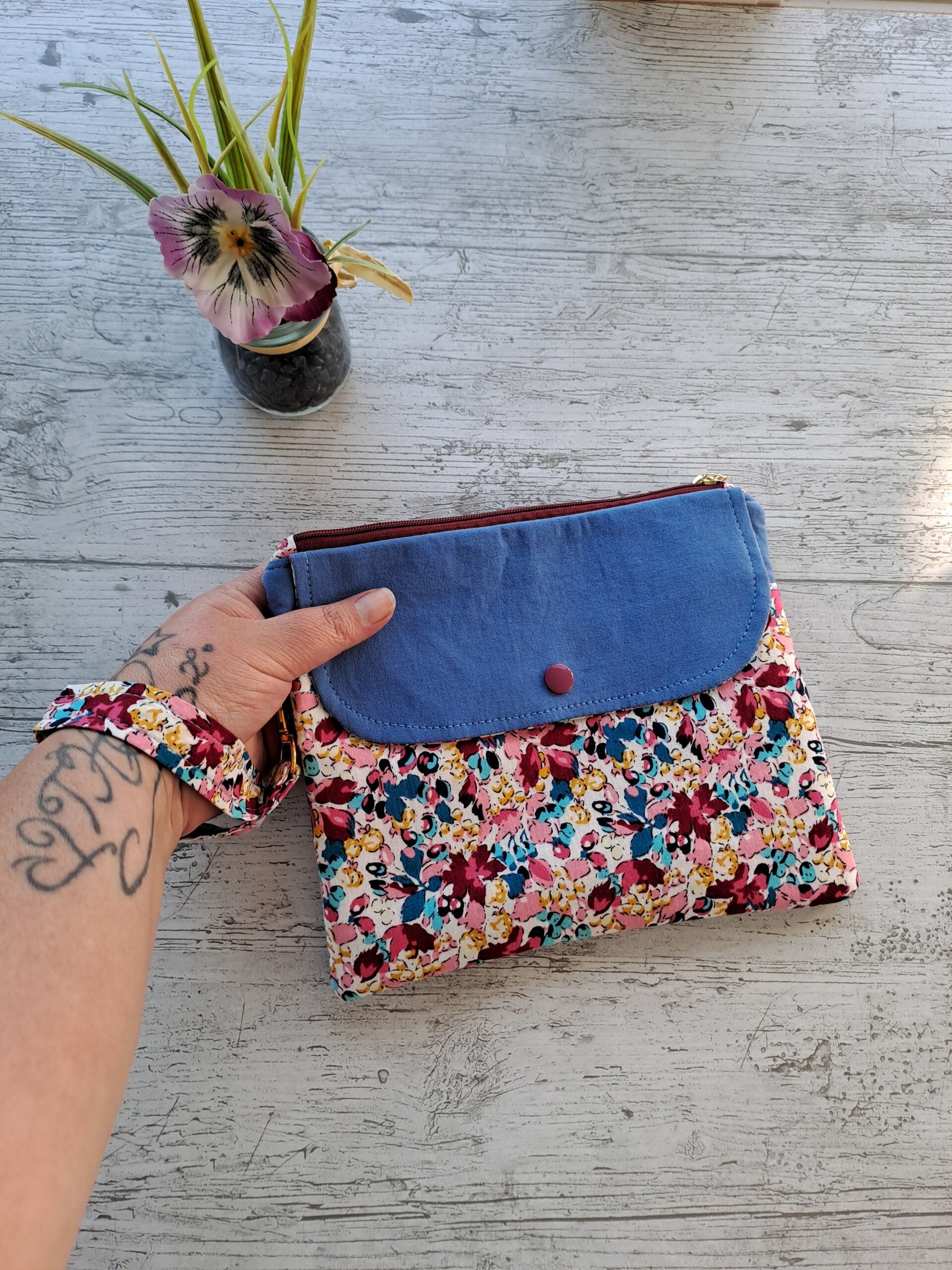 Pochette liseuse 7 pouces artisanale et écoresponsable – Création unique en tissus recyclés