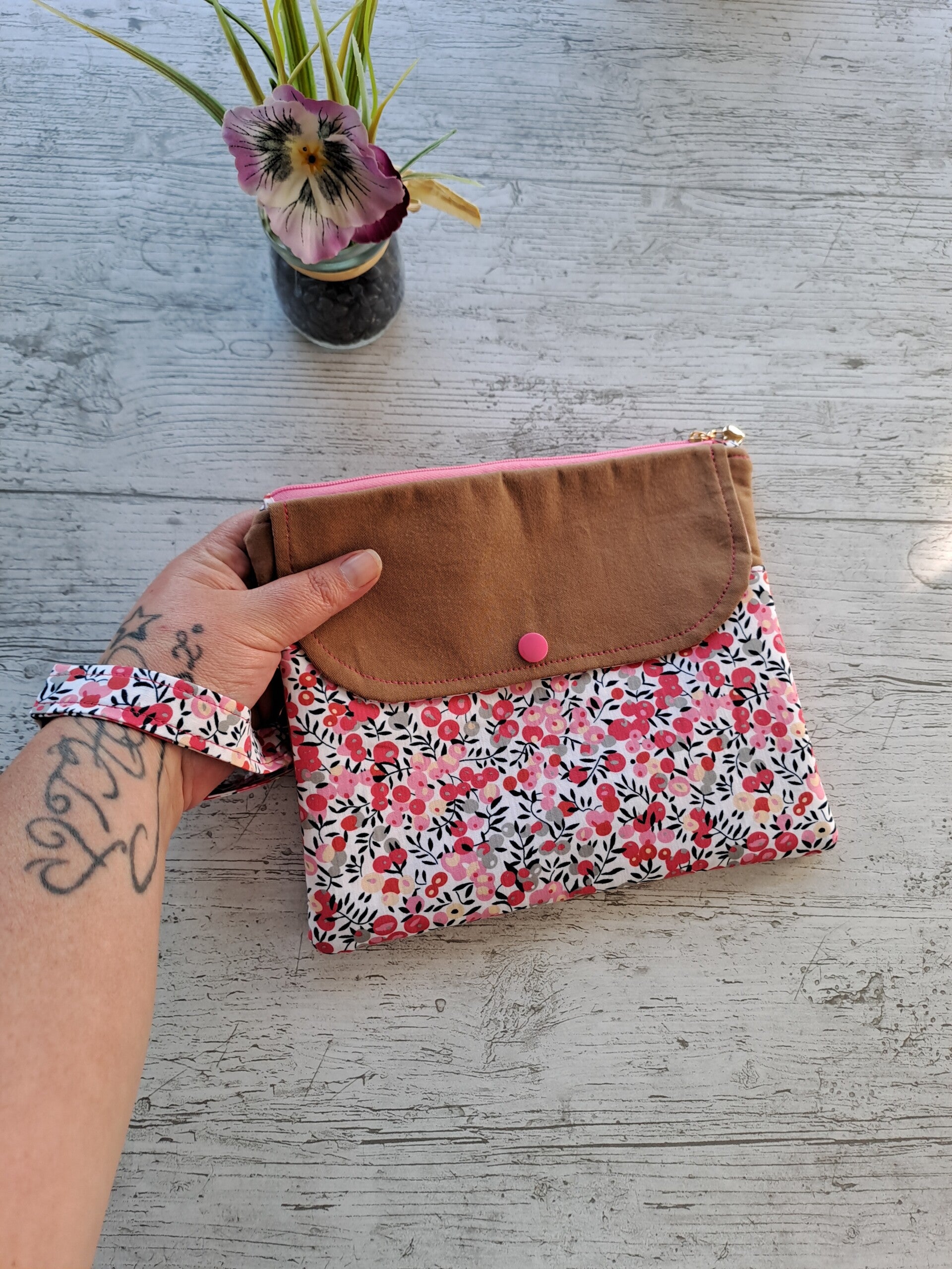 Pochette liseuse 7 pouces artisanale et écoresponsable – Création unique en tissus recyclés