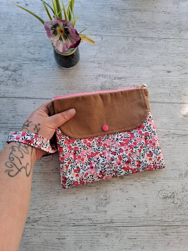 Pochette liseuse 7 pouces artisanale et écoresponsable – Création unique en tissus recyclés