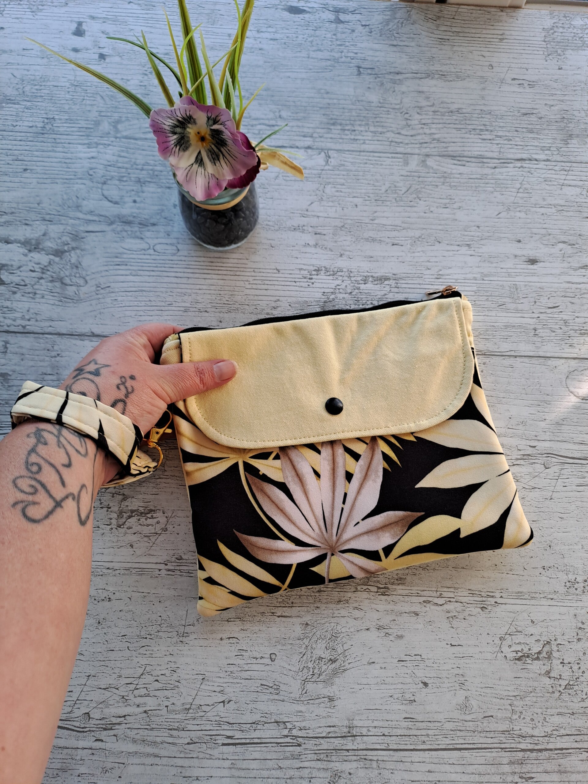 Pochette liseuse 7 pouces artisanale et écoresponsable – Création unique en tissus recyclés