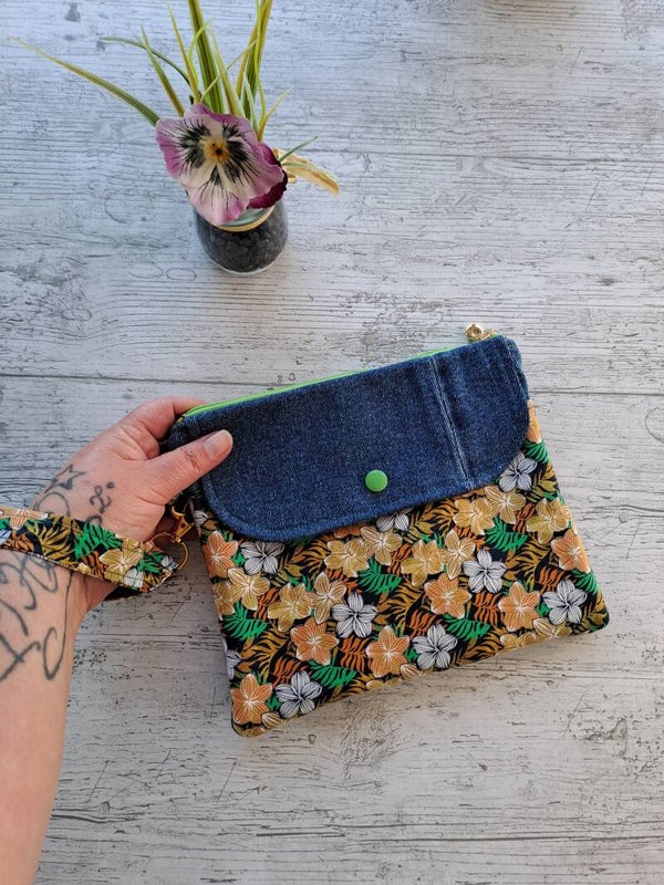 Pochette liseuse 7 pouces artisanale et écoresponsable – Création unique en tissus recyclés