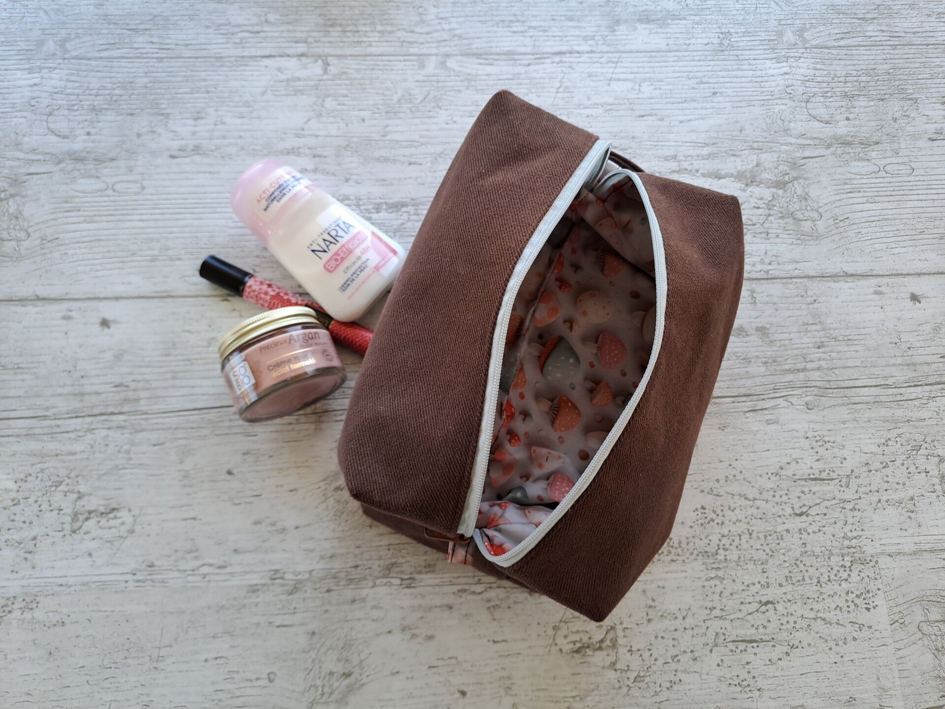 L'Indispensable Jeans – Trousse artisanale unique