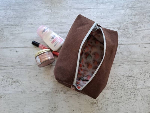 L'Indispensable Jeans – Trousse artisanale unique