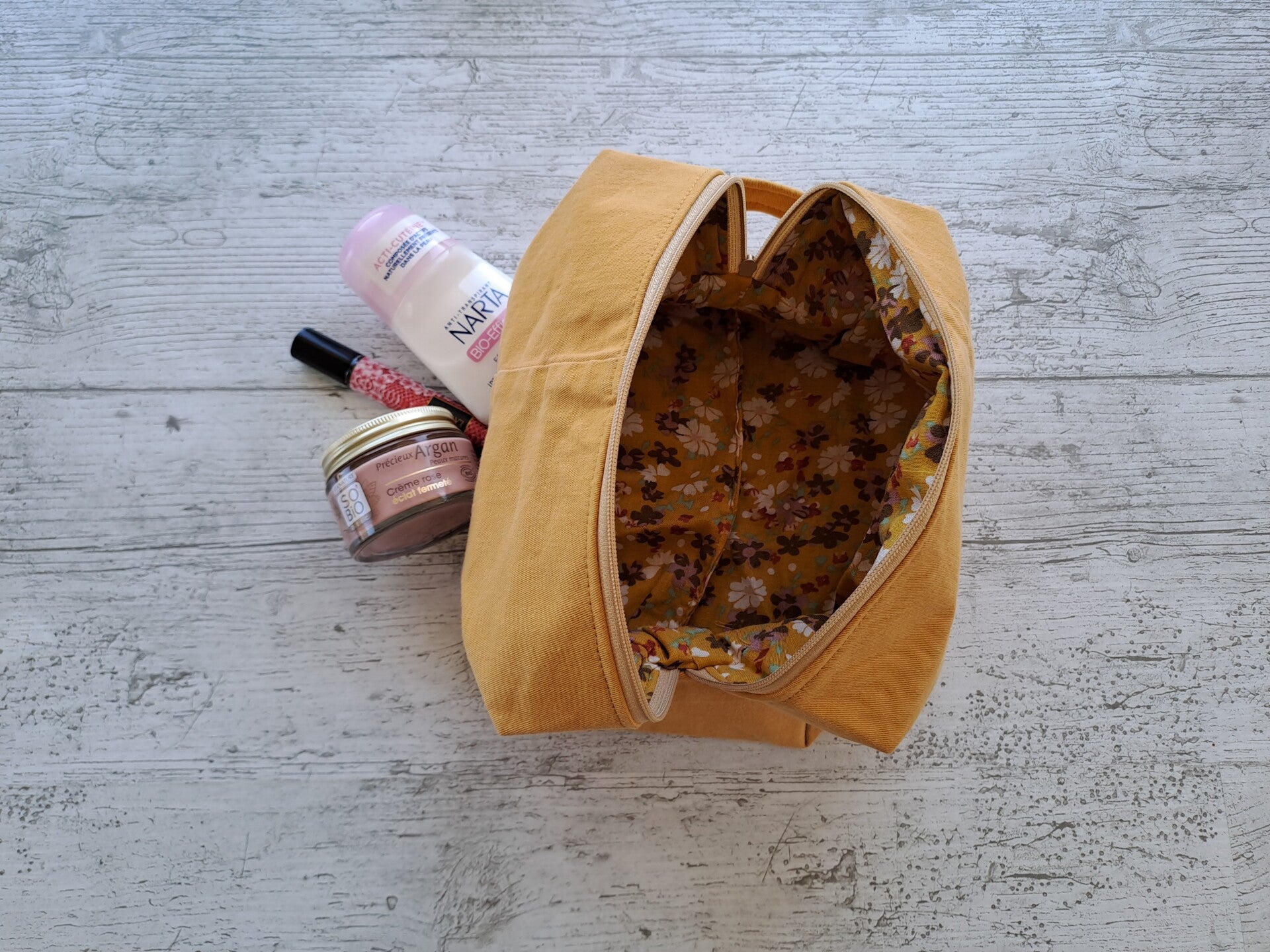 L'Indispensable Jeans – Trousse artisanale unique
