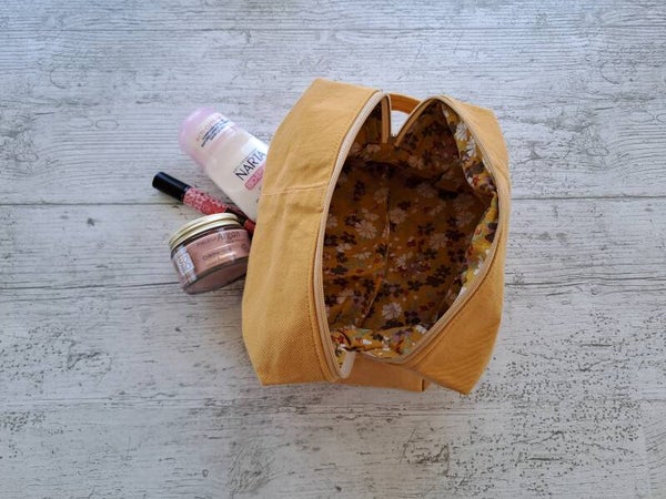 L'Indispensable Jeans – Trousse artisanale unique