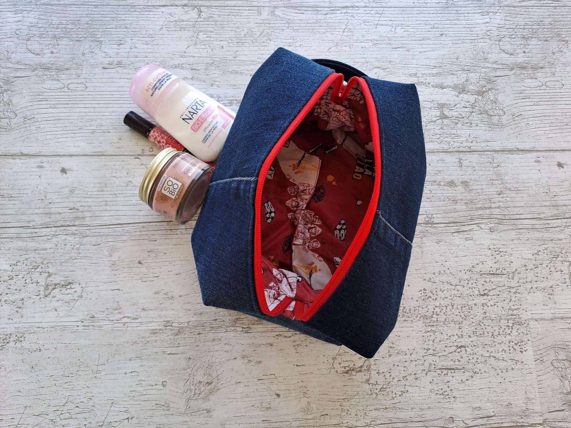 L'Indispensable Jeans – Trousse artisanale unique