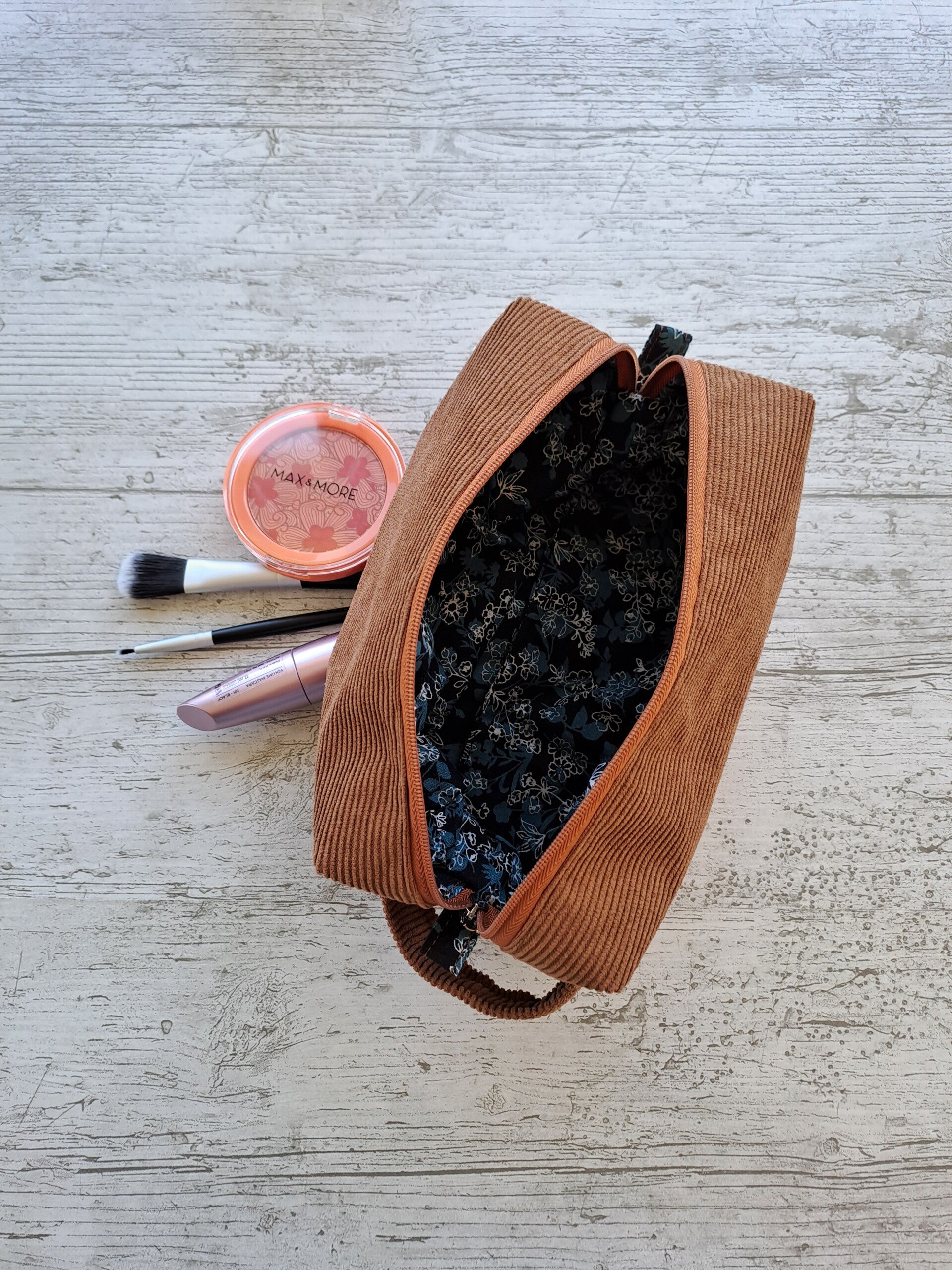 Trousse artisanale unique – La créative Velours