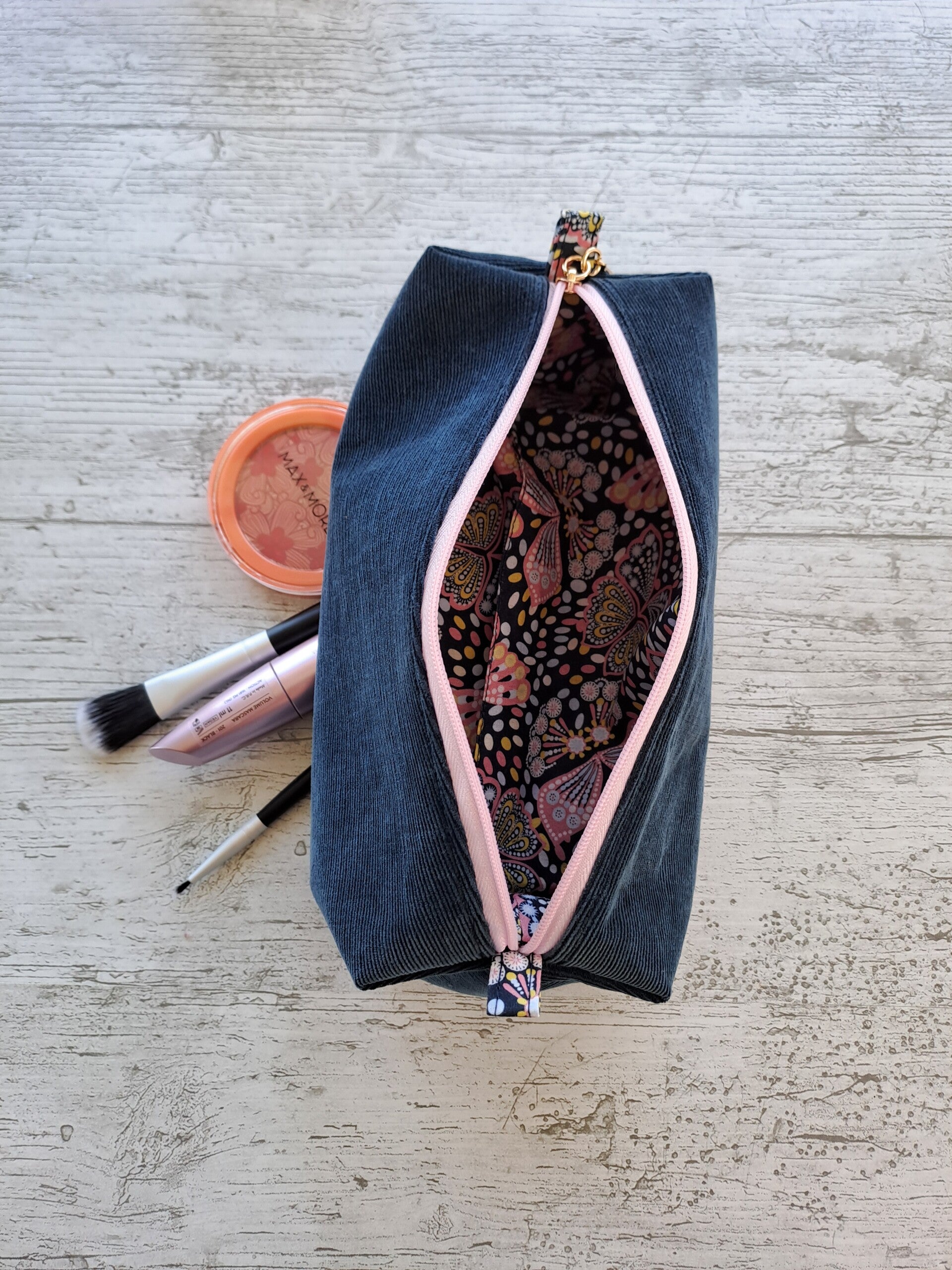 La Scolaire Velours – Trousse artisanale unique