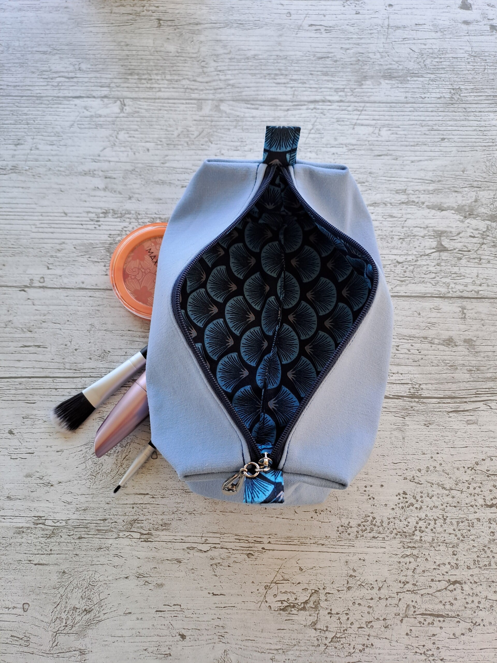 La Scolaire Jeans – Trousse artisanale unique