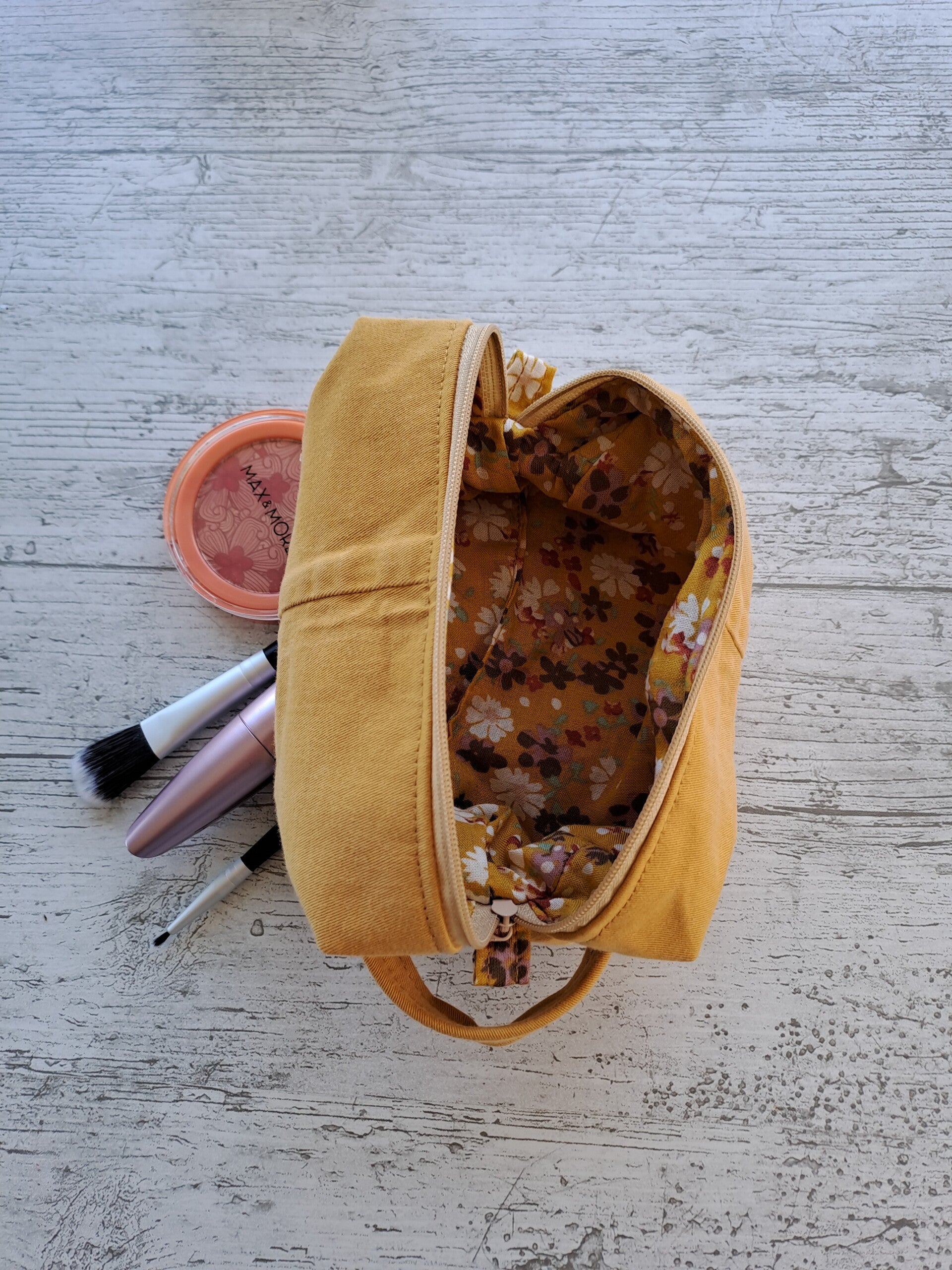 Trousse artisanale unique – L'essentielle Jeans
