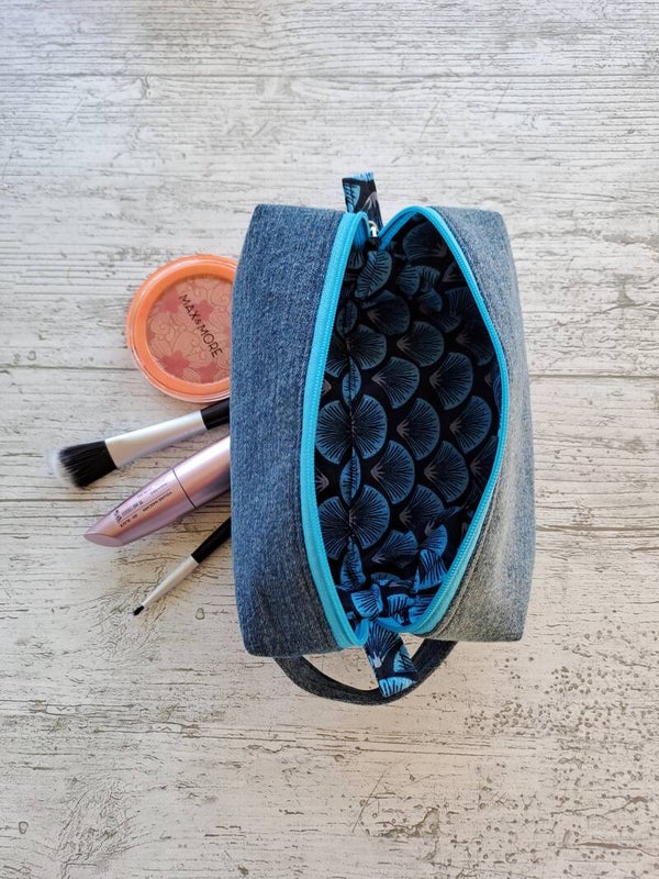 Trousse artisanale unique – L'essentielle Jeans