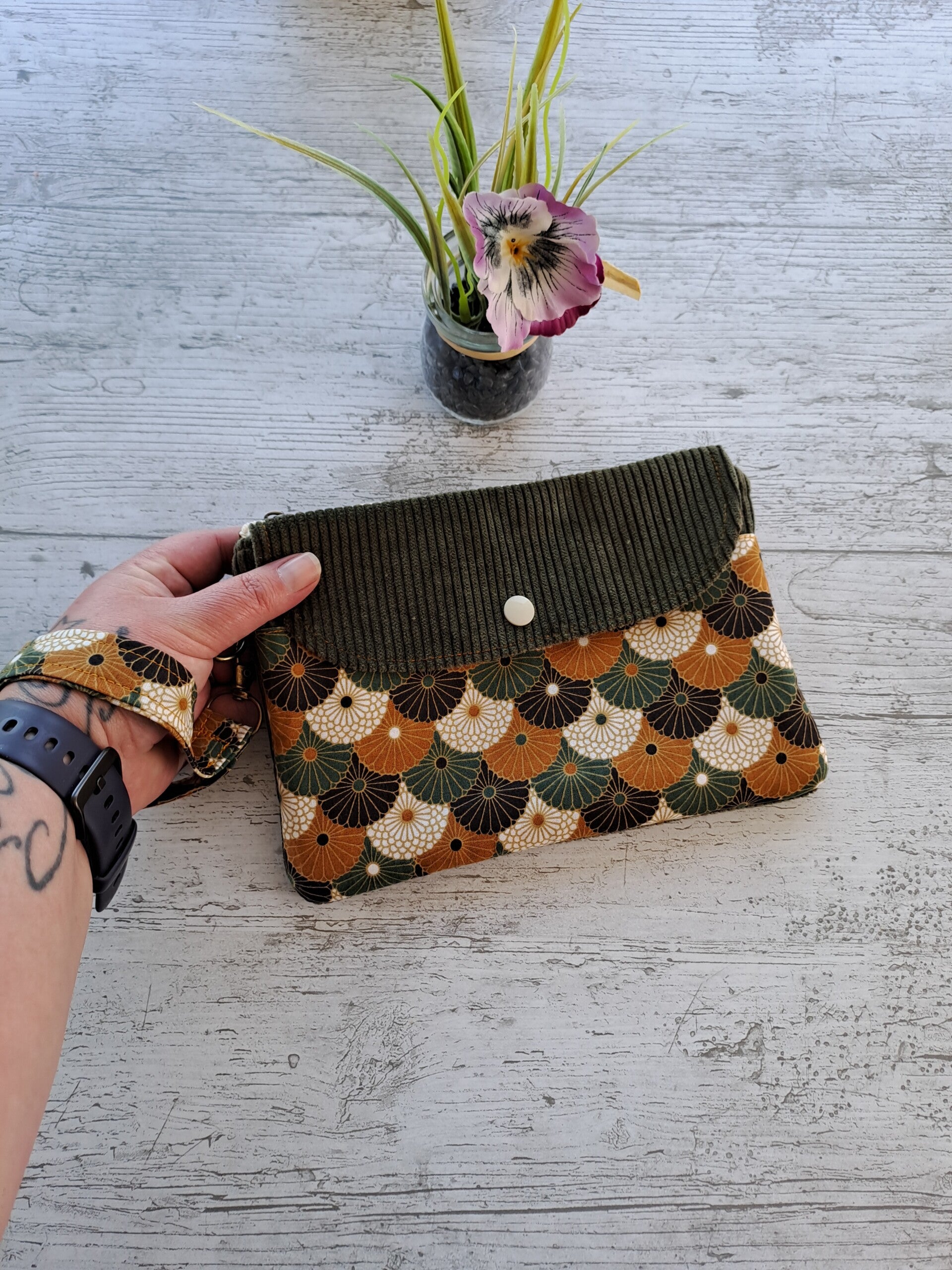 Pochette liseuse 6 pouces artisanale et écoresponsable – Création unique en tissus recyclés