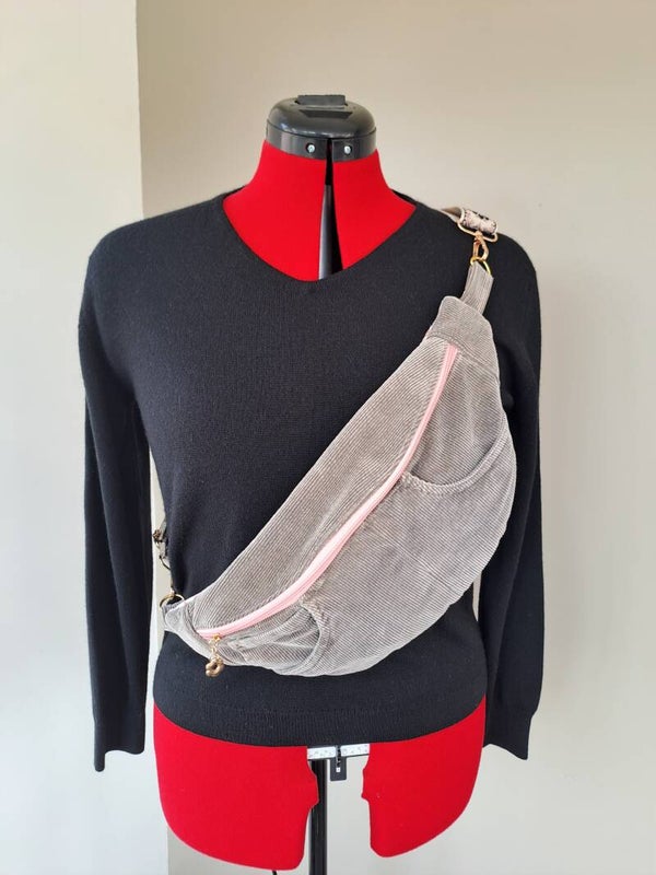Sac banane artisanal en tissu recyclé – Pièce unique, pratique et écoresponsable