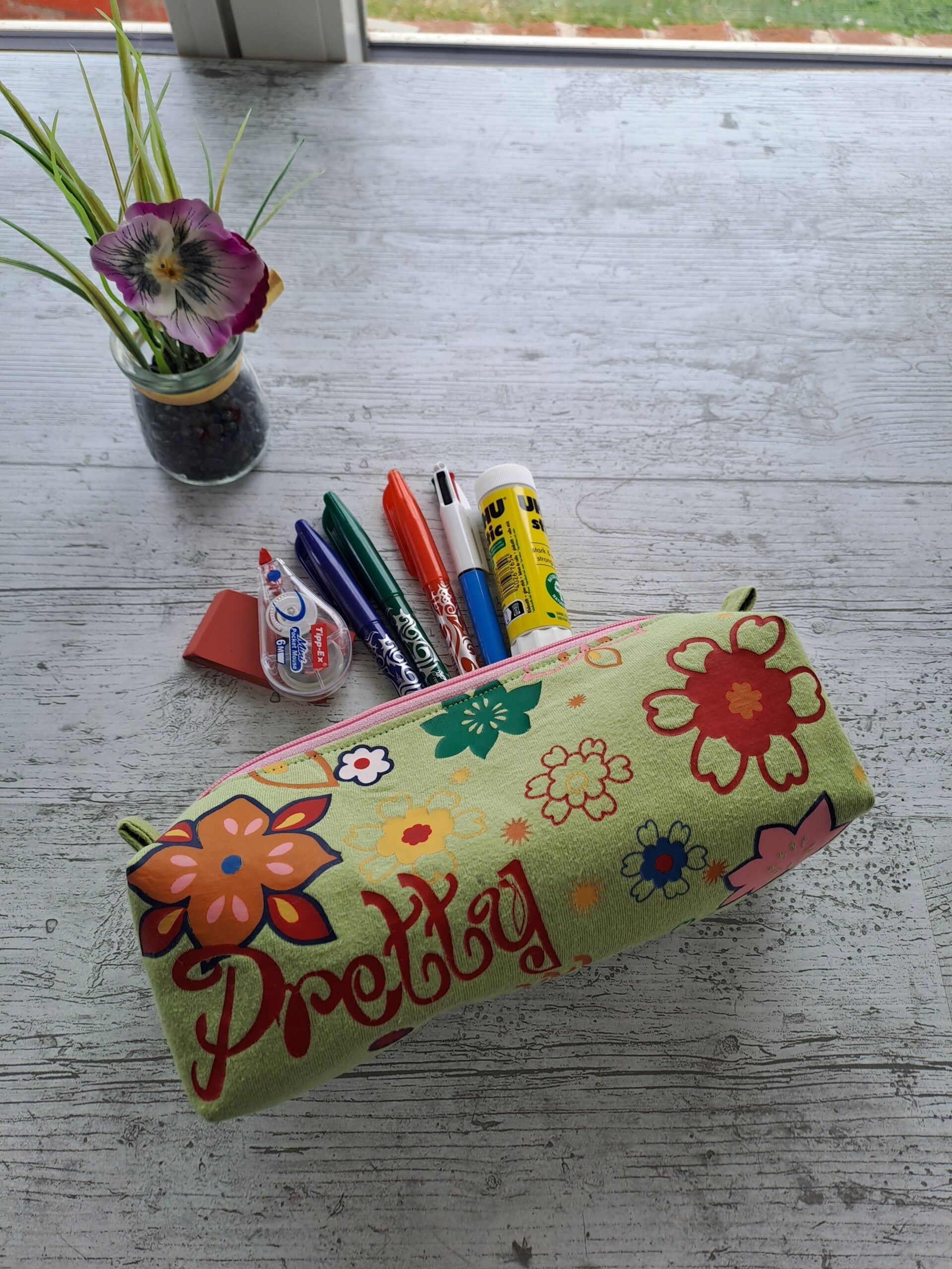 La Malice – Trousse artisanale enfant en tissu recyclé - Fleurs