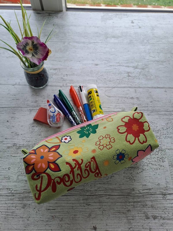 La Malice – Trousse artisanale enfant en tissu recyclé - Fleurs