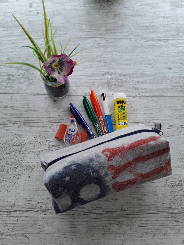 La Malice – Trousse artisanale enfant en tissu recyclé - Tête de mort Américaine