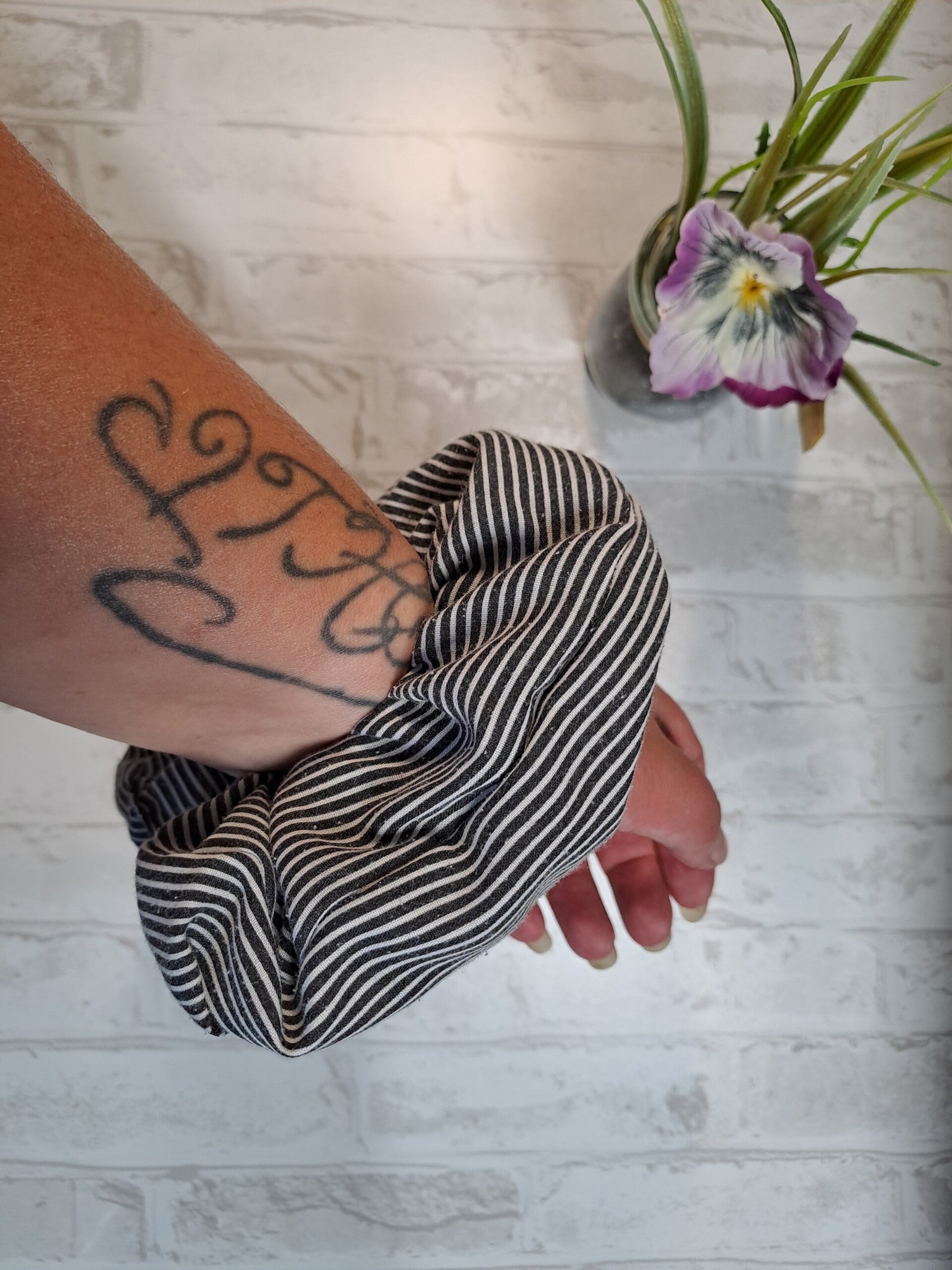 Chouchou en coton fait main écoresponsable en tissu recyclé – Accessoire cheveux artisanal unique