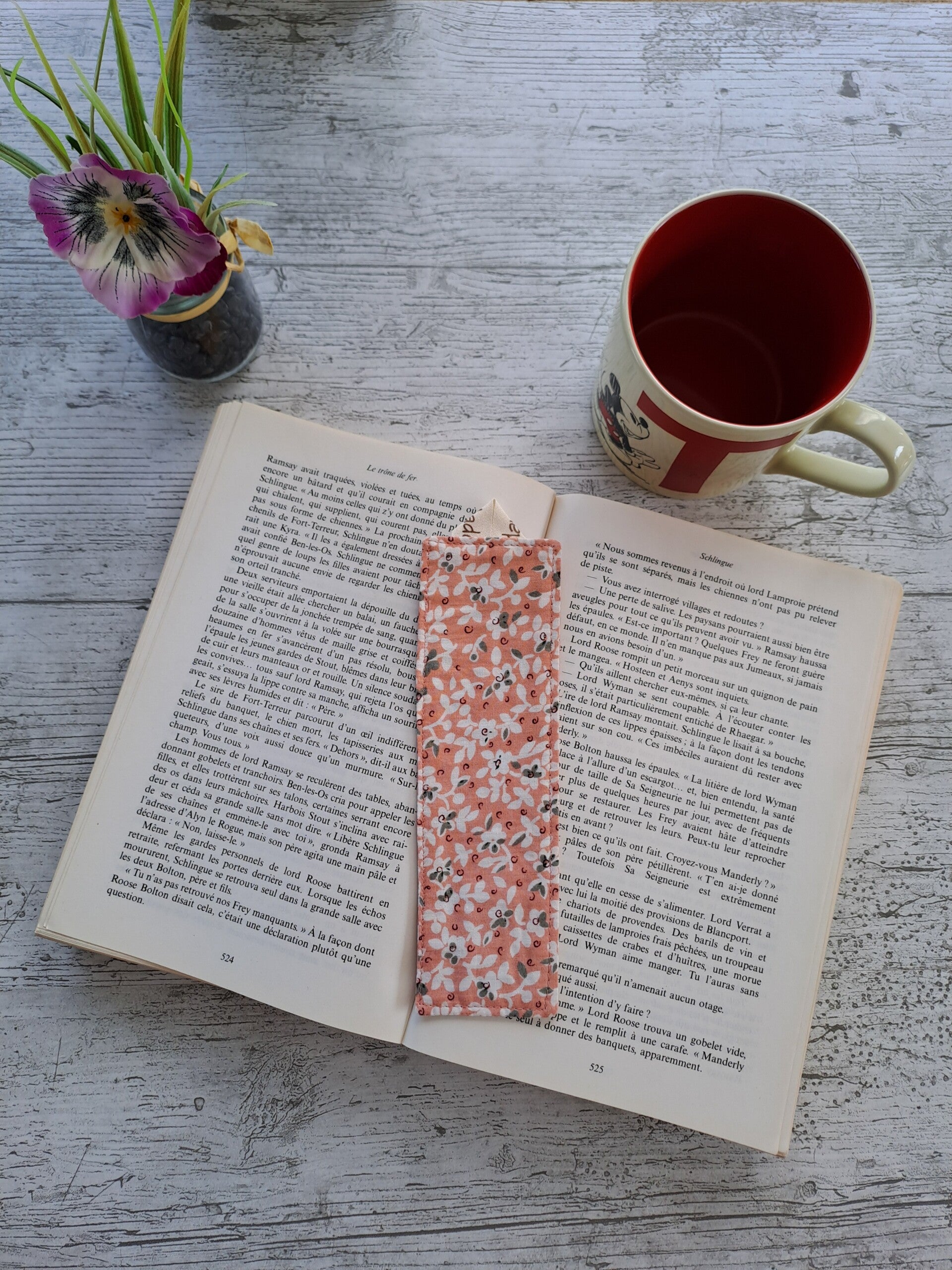 Marque-page en tissu recyclé – Accessoire de lecture artisanal et écoresponsable