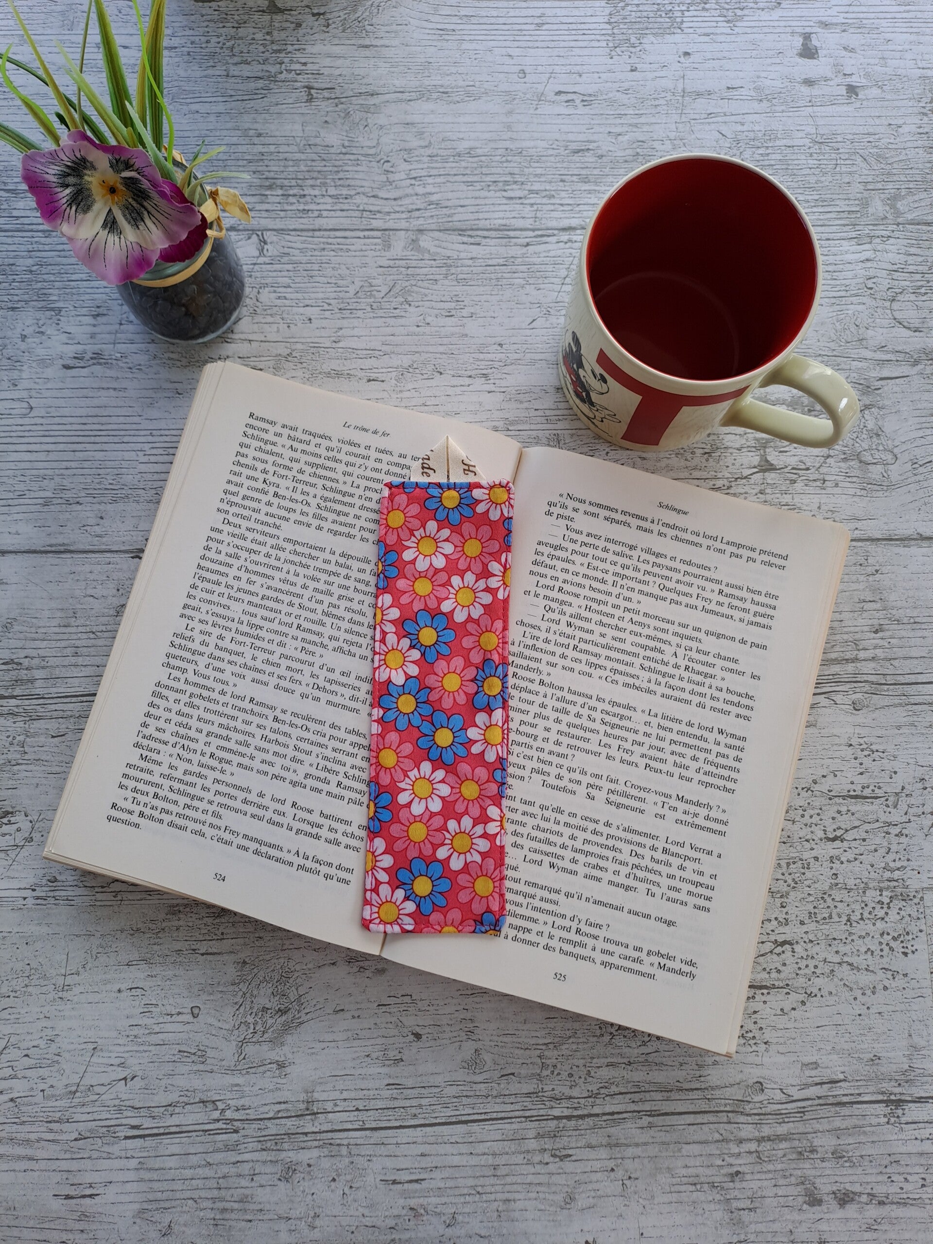 Marque-page en tissu recyclé – Accessoire de lecture artisanal et écoresponsable