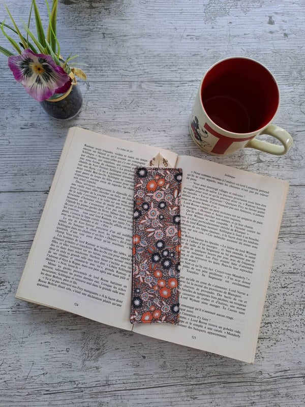 Marque-page en tissu recyclé – Accessoire de lecture artisanal et écoresponsable