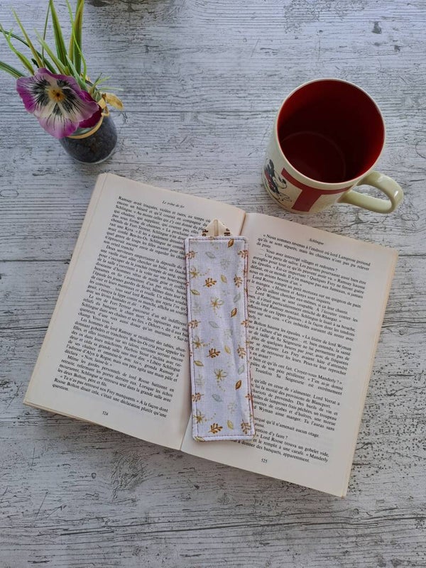 Marque-page en tissu recyclé – Accessoire de lecture artisanal et écoresponsable