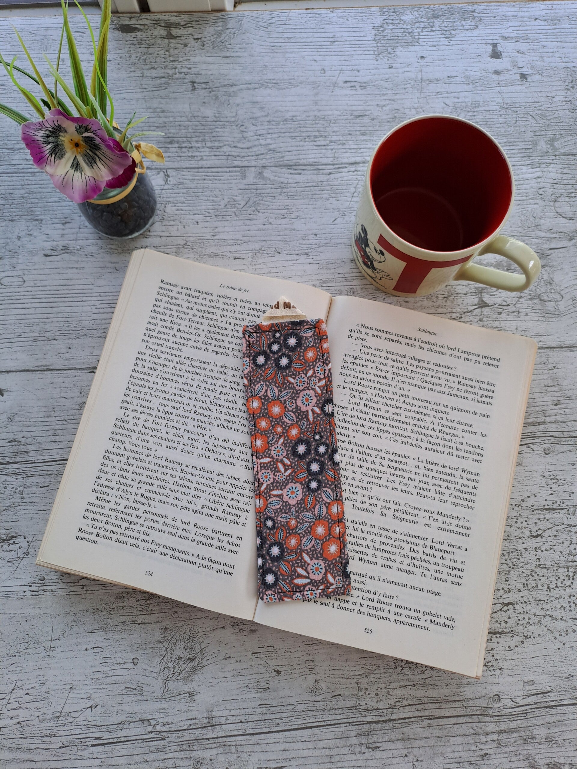 Marque-page en tissu recyclé – Accessoire de lecture artisanal et écoresponsable