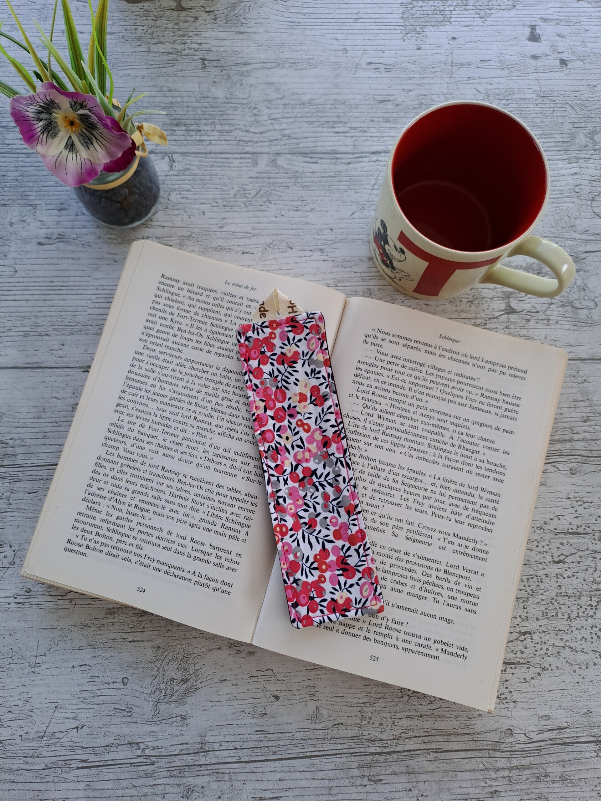 Marque-page en tissu recyclé – Accessoire de lecture artisanal et écoresponsable