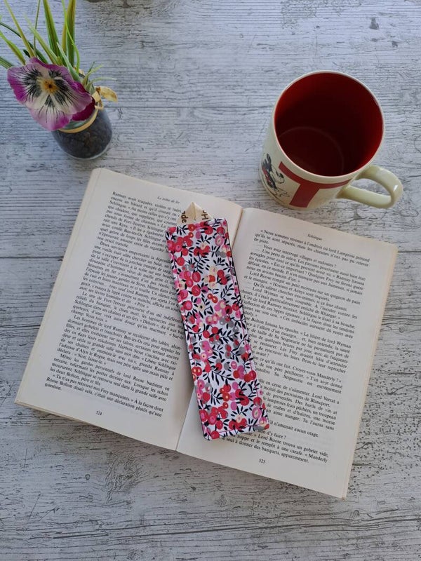 Marque-page en tissu recyclé – Accessoire de lecture artisanal et écoresponsable