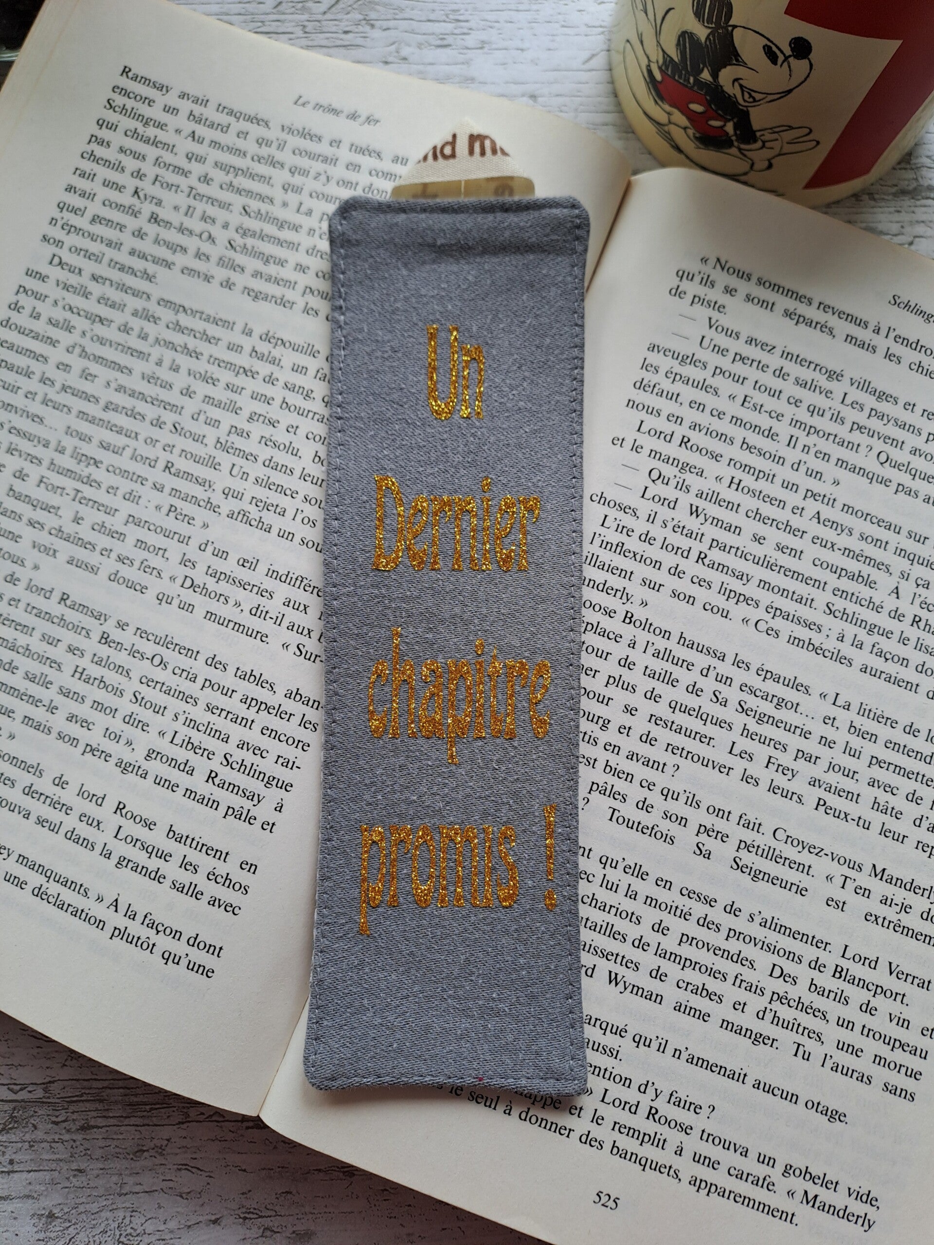 Marque-page en tissu recyclé – Accessoire de lecture artisanal et écoresponsable