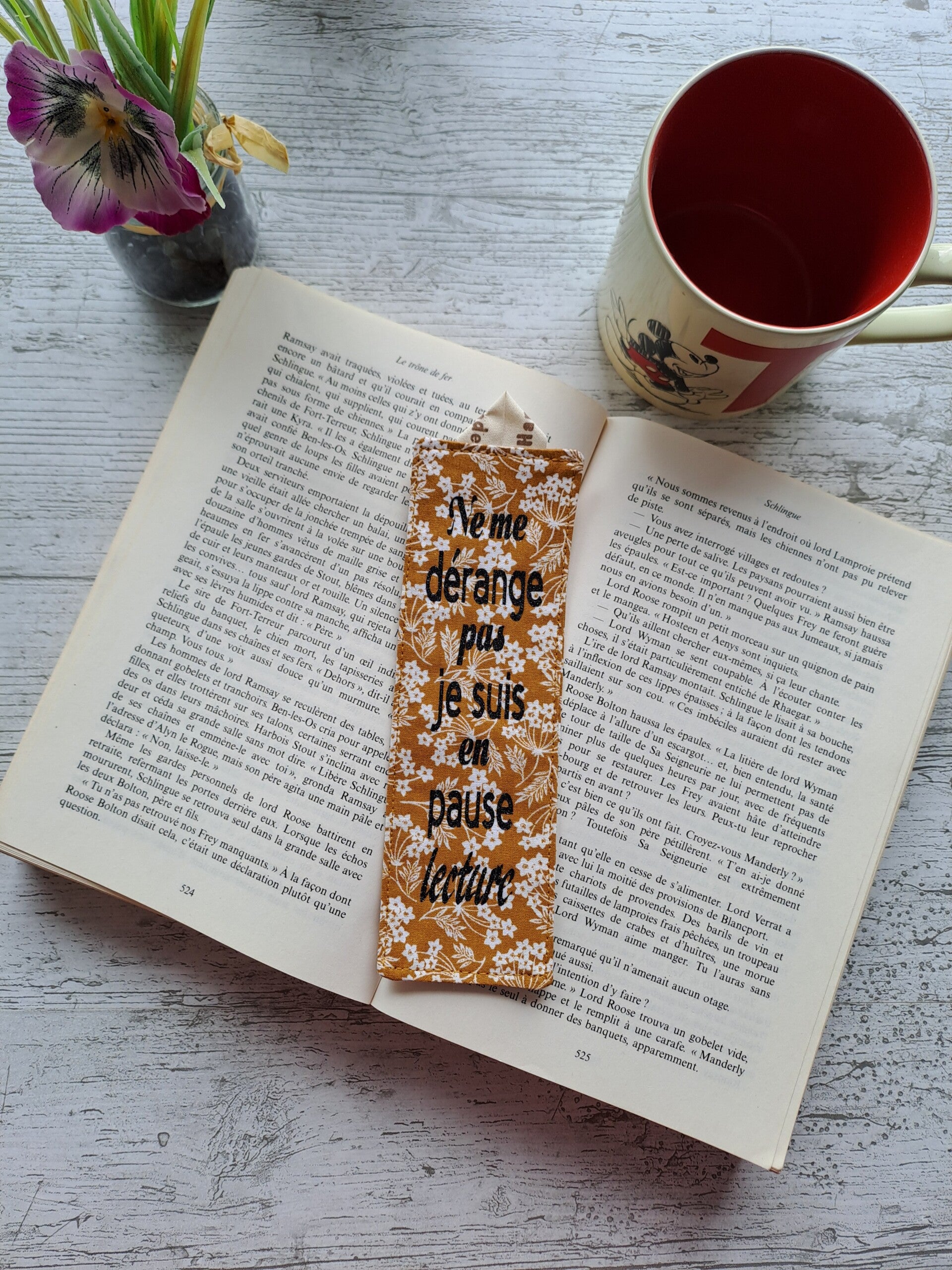 Marque-page en tissu recyclé – Accessoire de lecture artisanal et écoresponsable