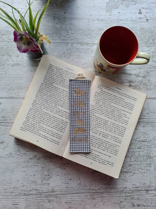 Marque-page en tissu recyclé – Accessoire de lecture artisanal et écoresponsable