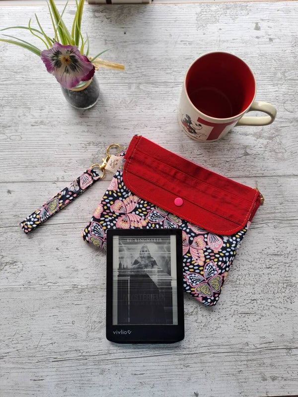 Pochette liseuse 7 pouces artisanale et écoresponsable – Création unique en tissus recyclés