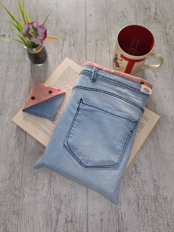 Pochette protège-livre en jean recyclé avec marque-page assorti – Format broché et poche épais
