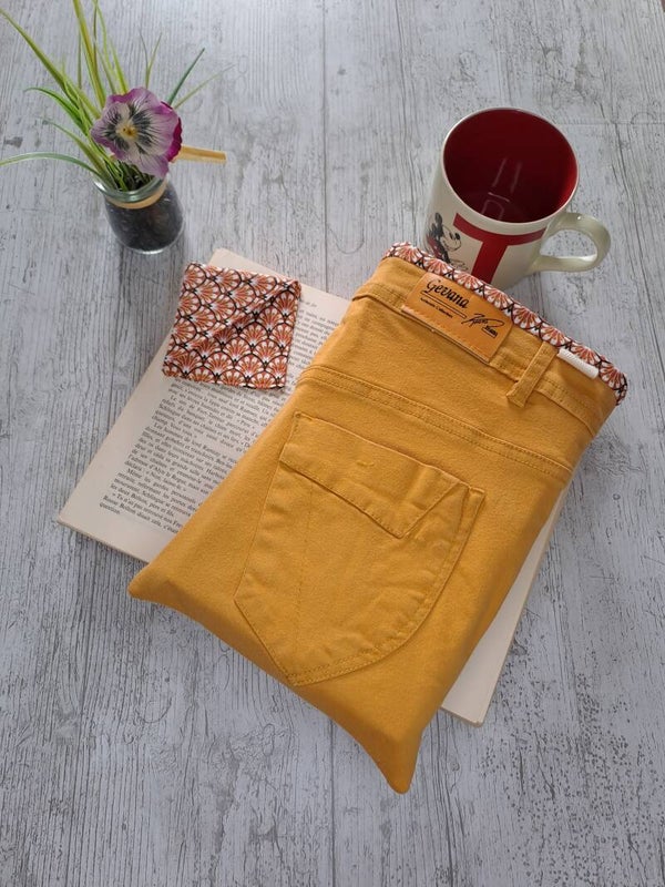 Pochette protège-livre en jean recyclé avec marque-page assorti – Format broché et poche épais
