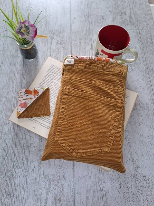 Pochette protège-livre en velours cotelé recyclé avec marque-page assorti – Format broché et poche épais