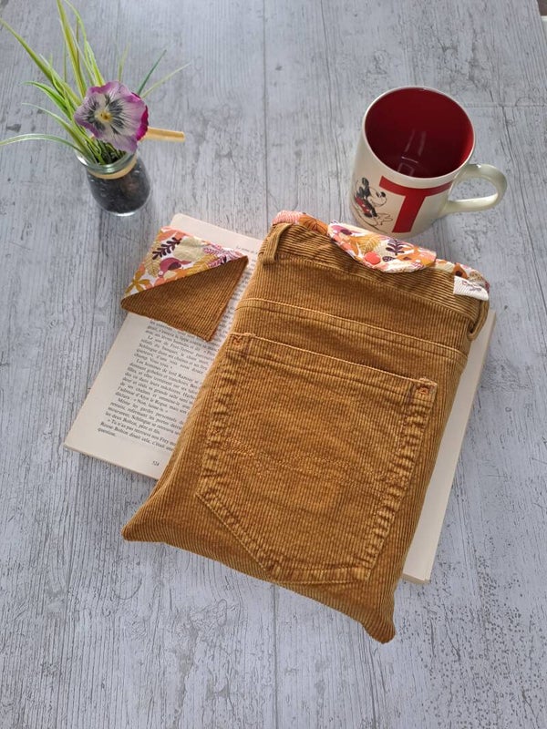 Pochette protège-livre en velours cotelé recyclé avec marque-page assorti – Format broché et poche épais