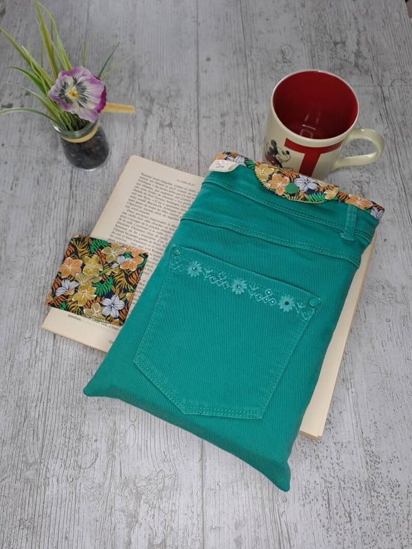 Pochette protège-livre en jean recyclé avec marque-page assorti – Format broché et poche épais