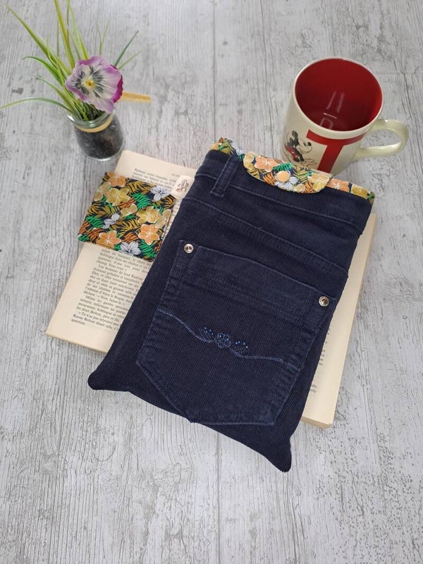 Pochette protège-livre en velours cotelé recyclé avec marque-page assorti – Format broché et poche épais
