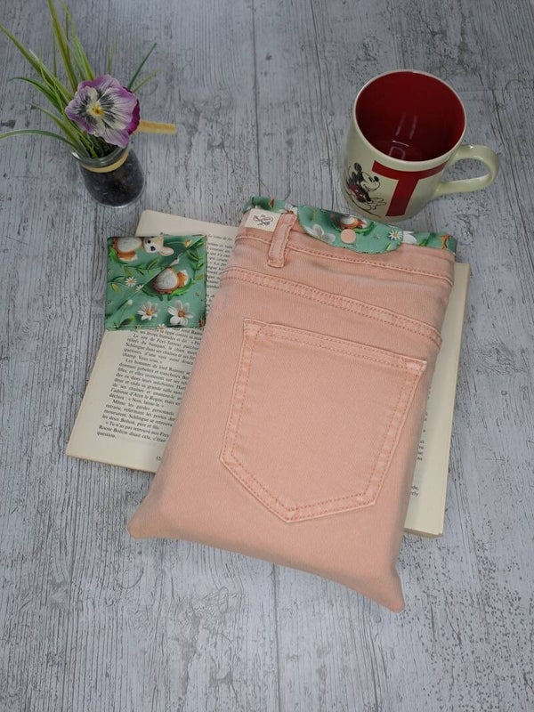 Pochette protège-livre en jean recyclé avec marque-page assorti – Format broché et poche épais