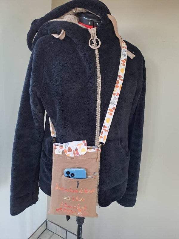 La nomade - Pochette protège-livre en jean recyclé avec marque-page assorti – Format broché et poche épais