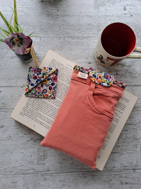 L'Écrin du Lecteur – Pochette protège-livre en jean recyclé avec marque-page assorti - Format poche