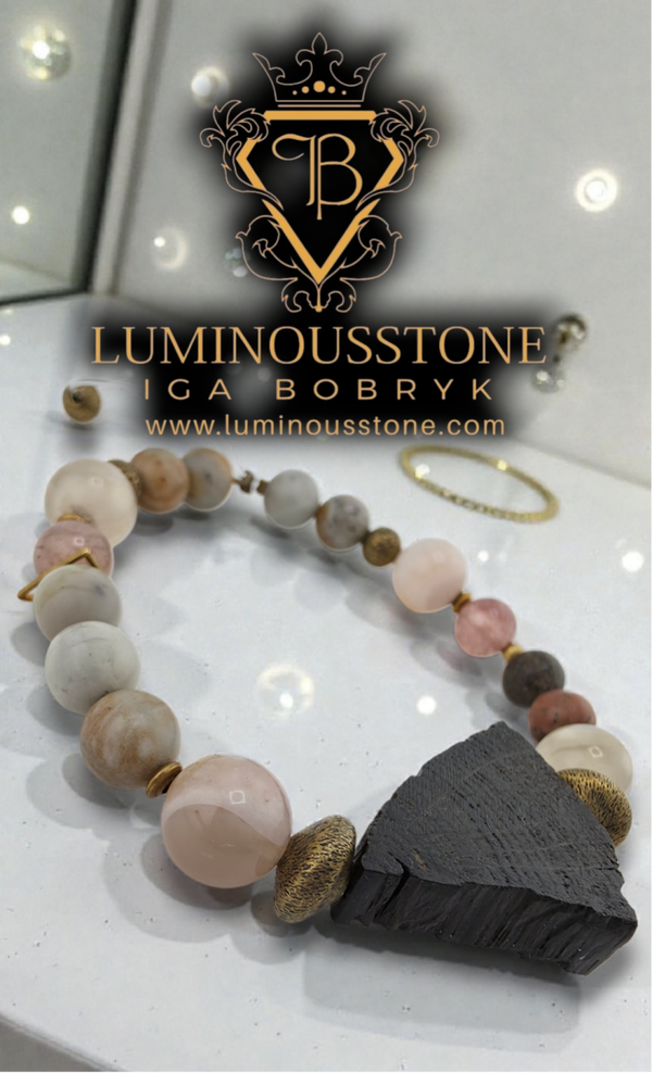 "Powdered Glow" / "Pudrowy Blask "