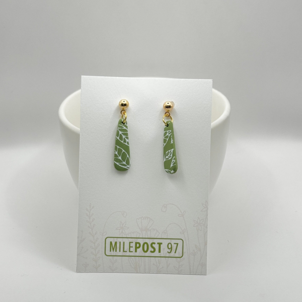 Green Leaves Dangle