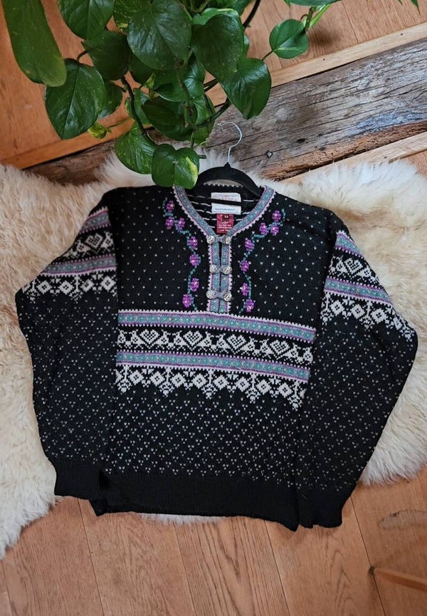 Vintage Scandinavian style woolen sweater - size S/M