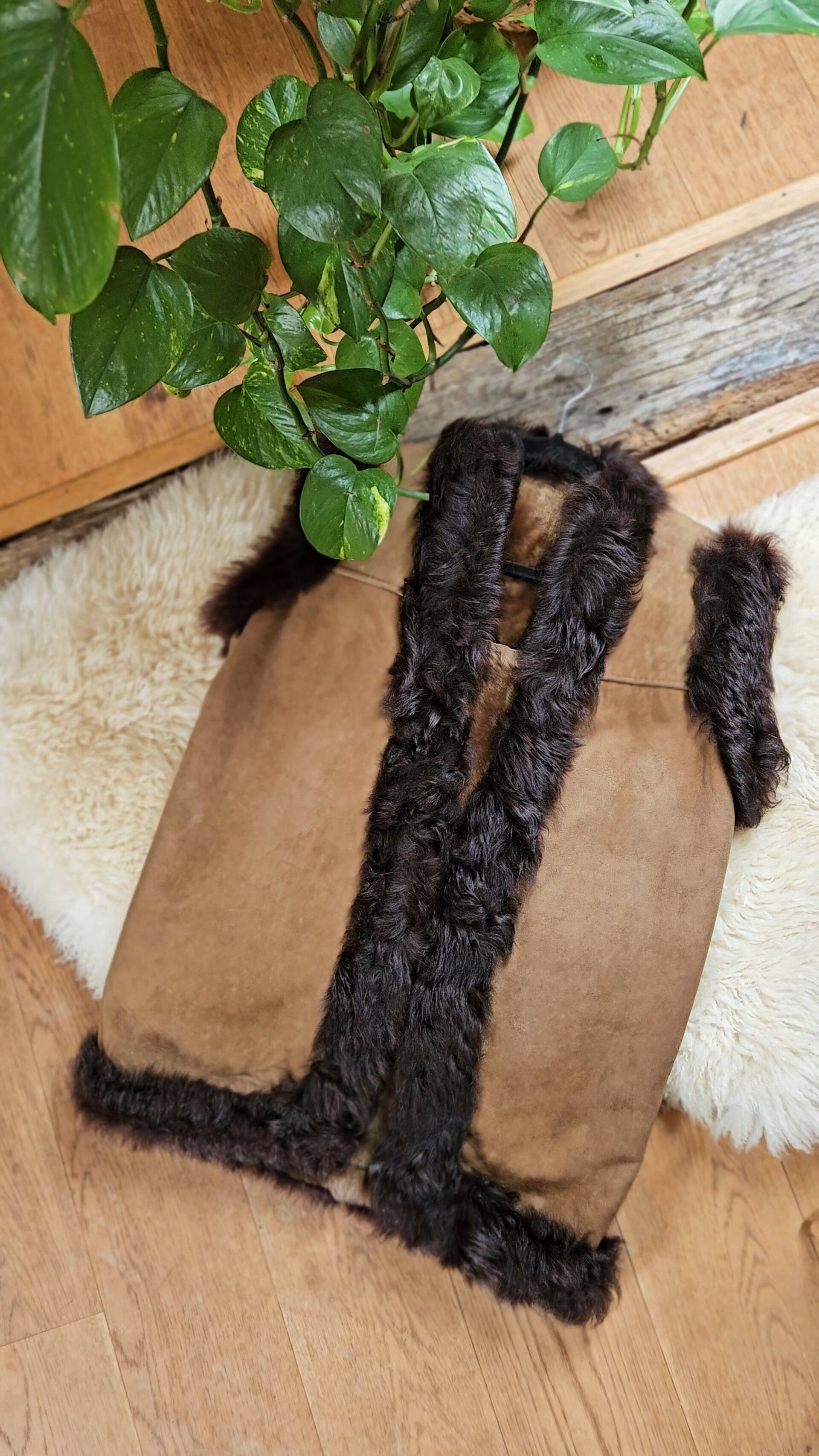 Vintage suéde lammy waistcoat - size M