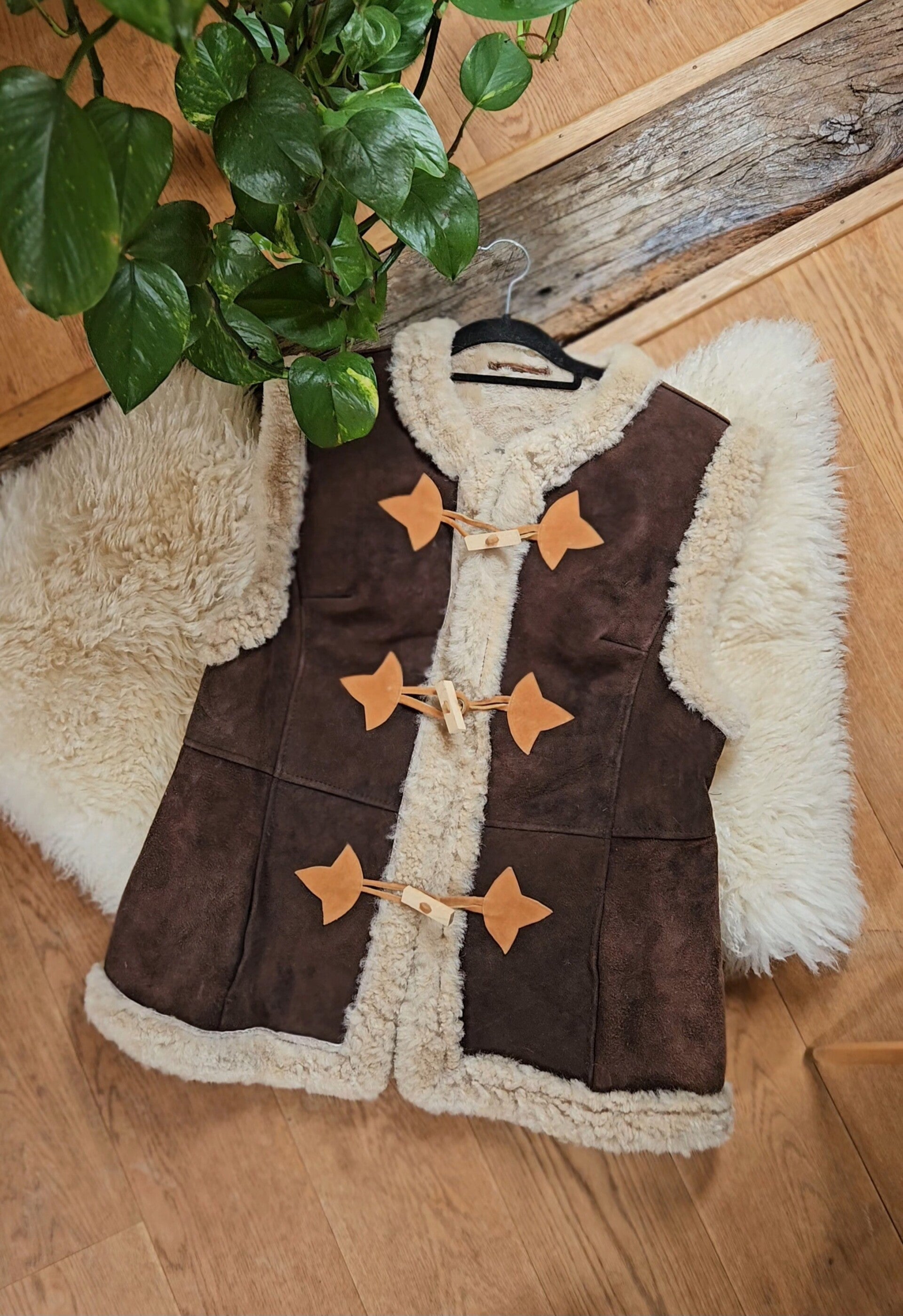Vintage shearling waistcoat - size L/XL