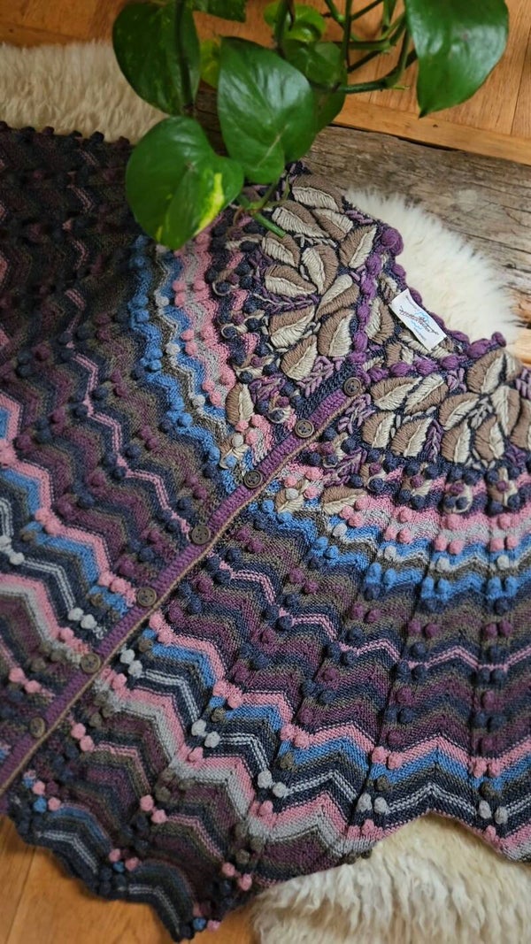 Wolkenstricker "Isabella 90s" vintage handknitted embroidered woolen cardigan - size XL