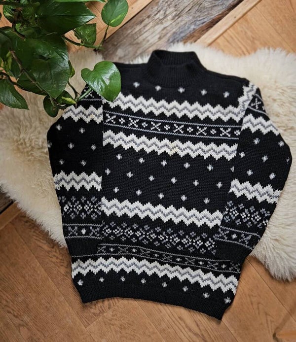 Vintage woolen sweater - size M