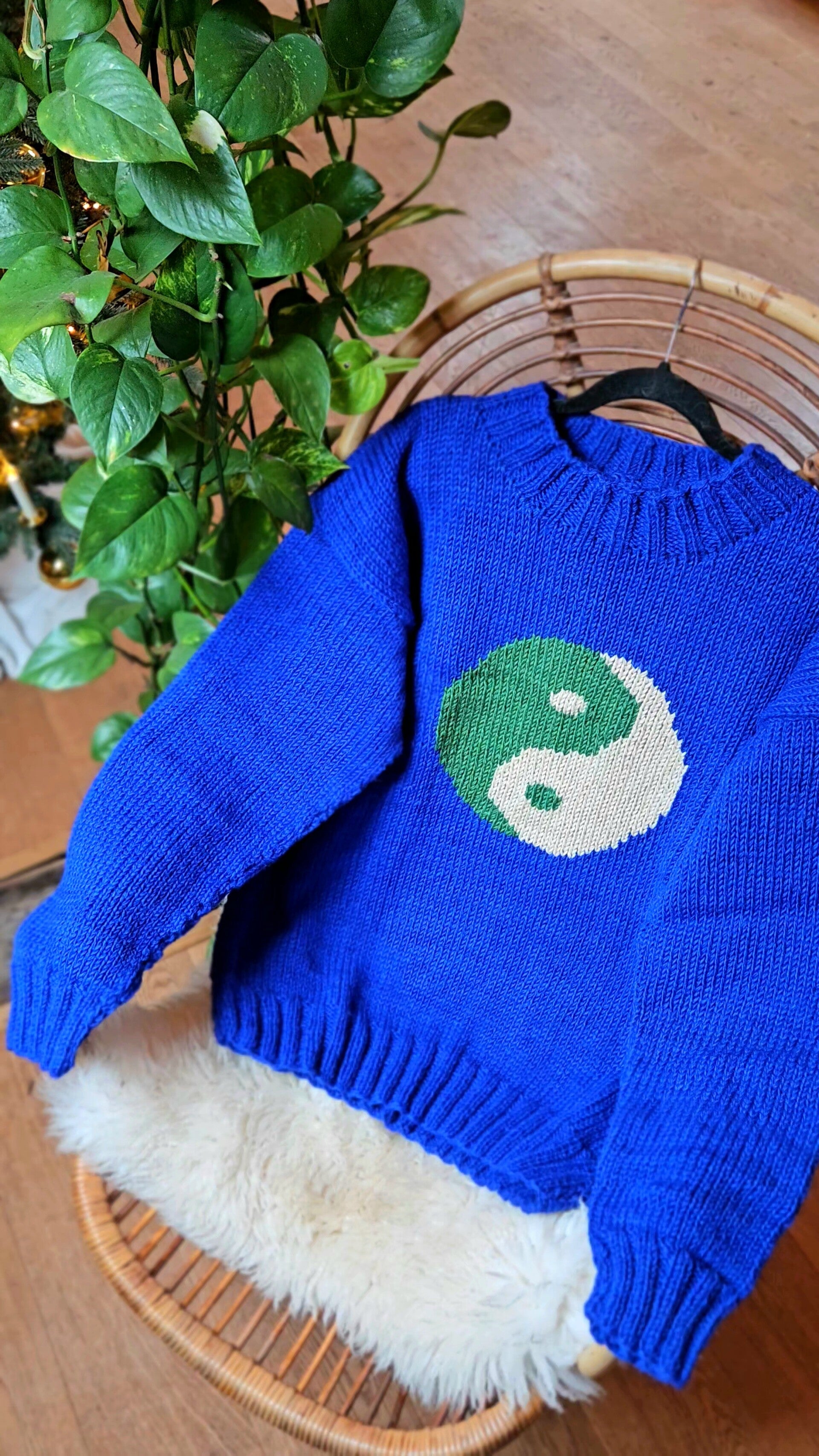 Ying Yang Blue - Handknitted woolen sweater Nepal - one size