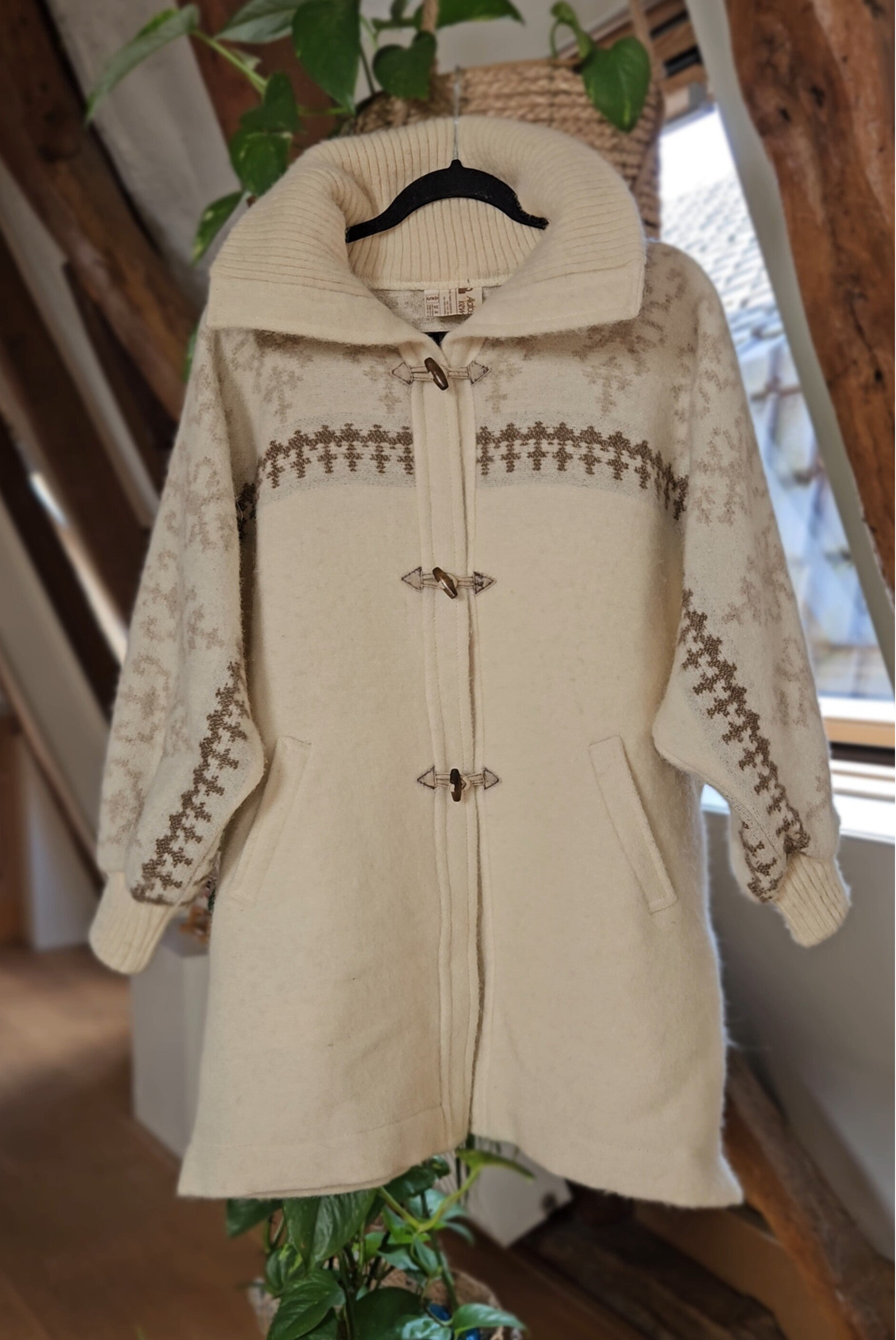 Vintage Icelandic woolen coat - size L/XL